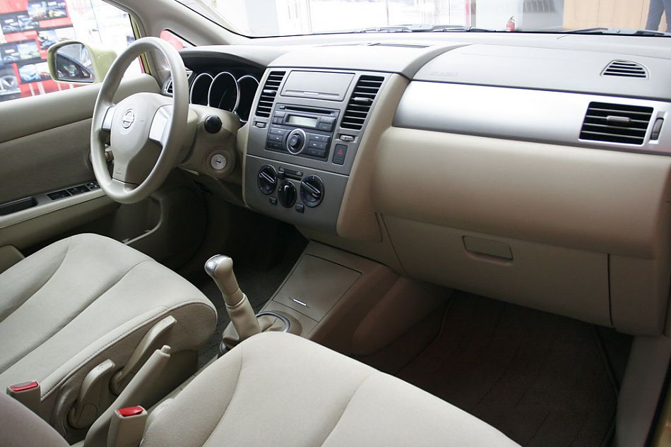 东风日产骐达内饰