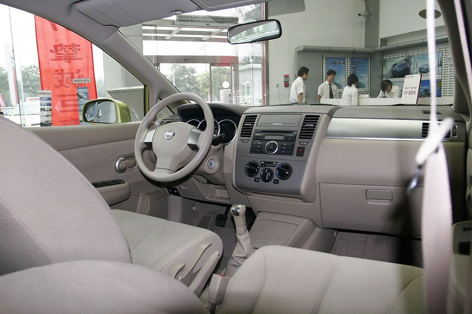东风日产骐达内饰