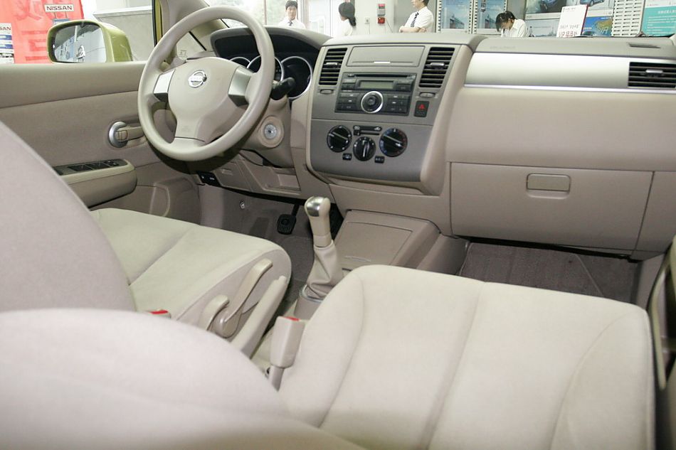 东风日产骐达内饰