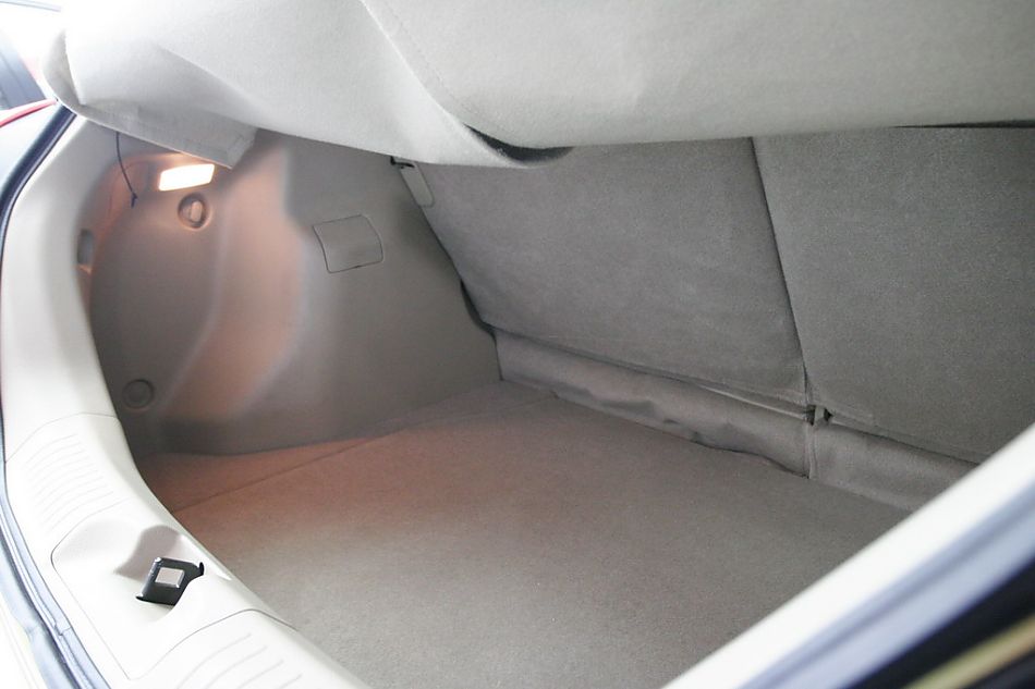 东风日产骐达后备厢