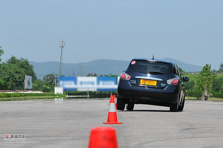 2011款骐达GTS试车动态