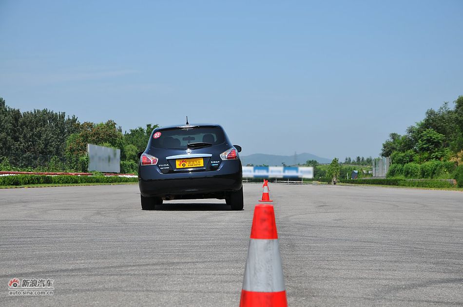 2011款骐达GTS试车动态