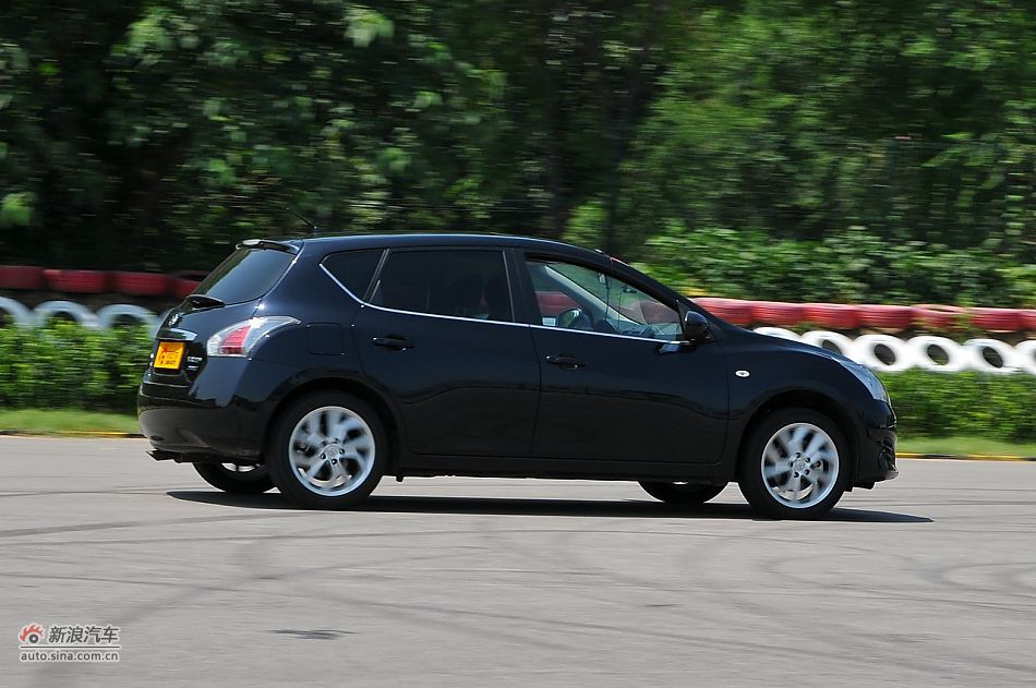 2011款骐达GTS试车动态