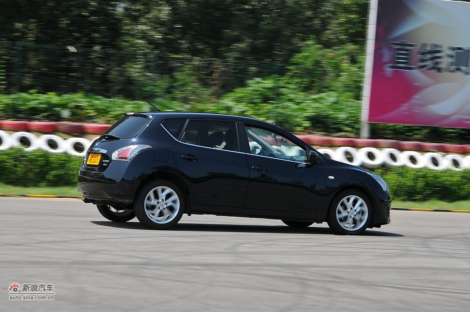 2011款骐达GTS试车动态