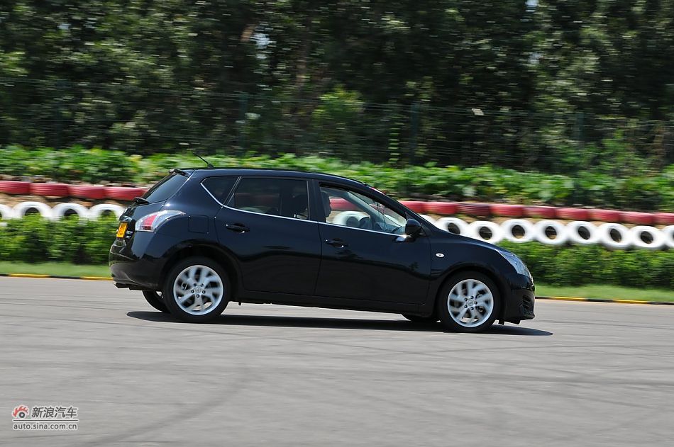 2011款骐达GTS试车动态