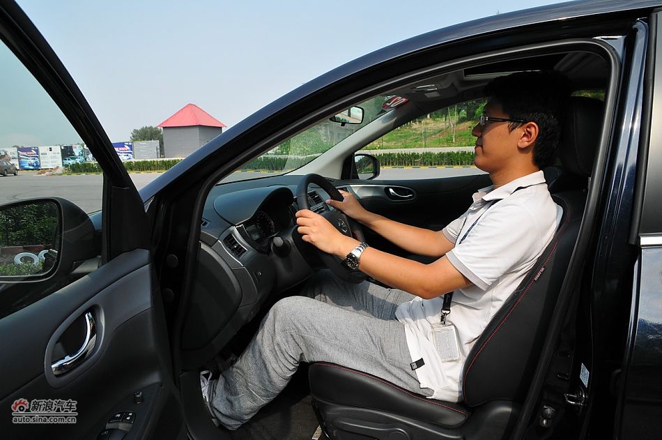 2011款骐达GTS空间演示