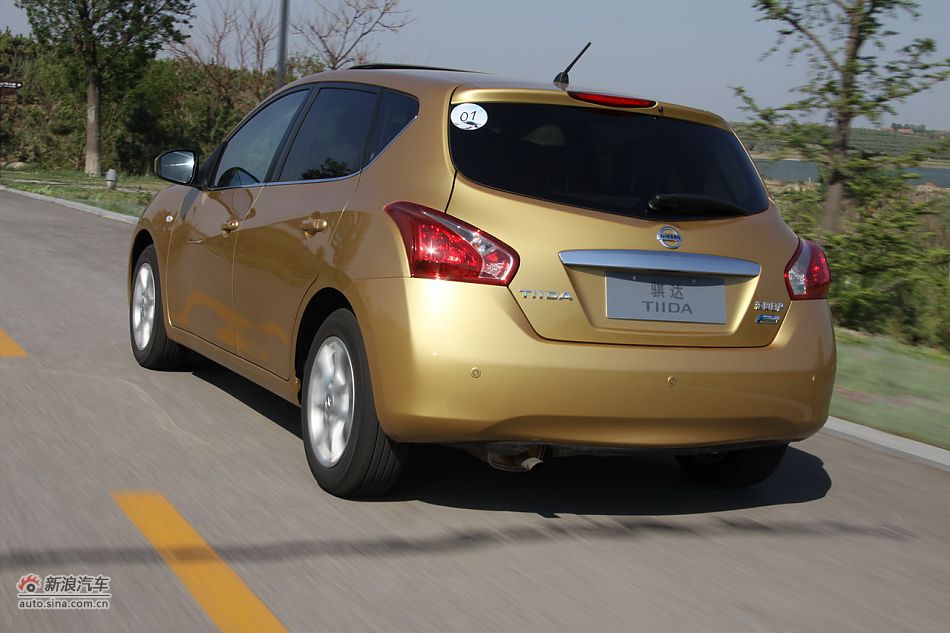 2011款骐达动态实拍