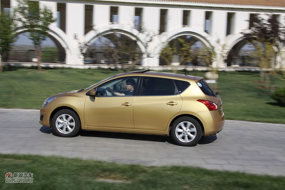 2011款骐达动态实拍