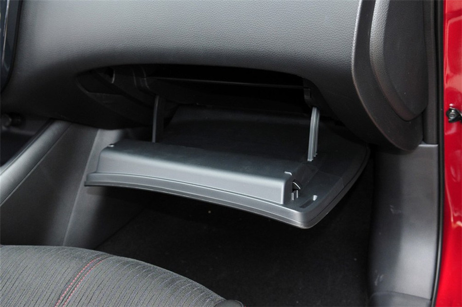 2011款 1.6T M-CVT 致酷版 内饰