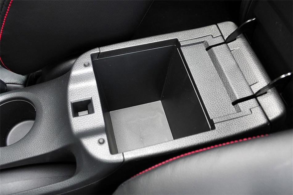 2011款 1.6T M-CVT 致酷版 座椅空间