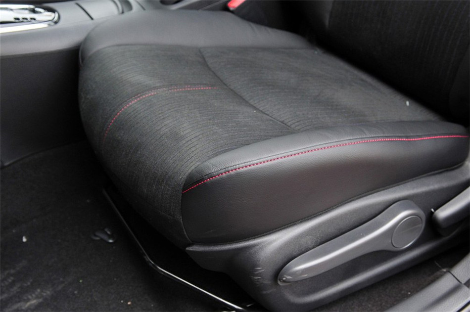 2011款 1.6T M-CVT 致酷版 座椅空间