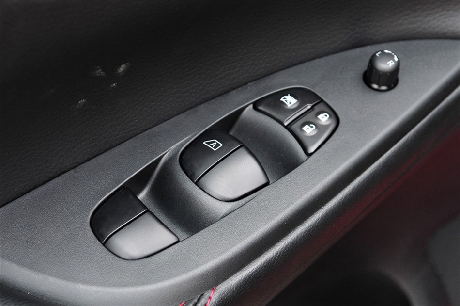 2011款 1.6T M-CVT 致酷版 座椅空间