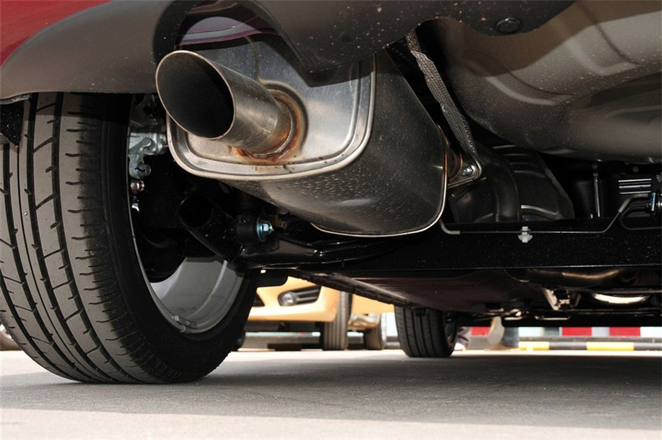 2011款 1.6T M-CVT 致酷版 引擎底盘