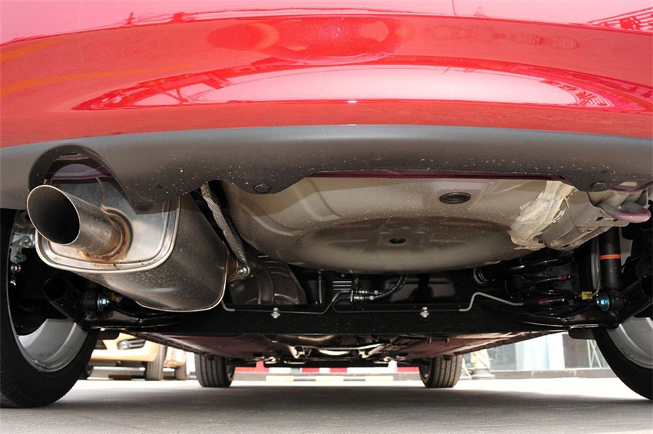 2011款 1.6T M-CVT 致酷版 引擎底盘