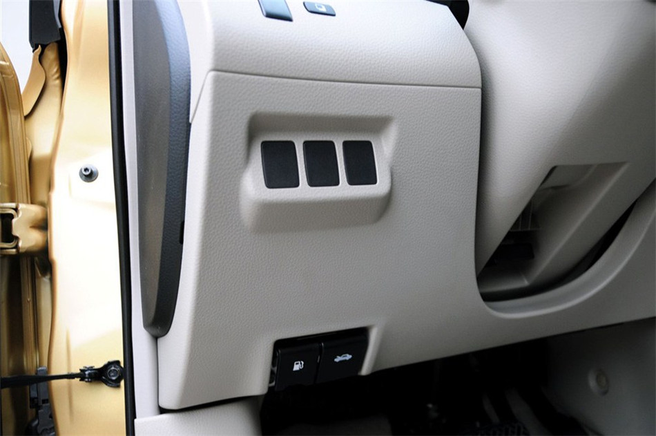 2011款 1.6L CVT 豪华型 内饰