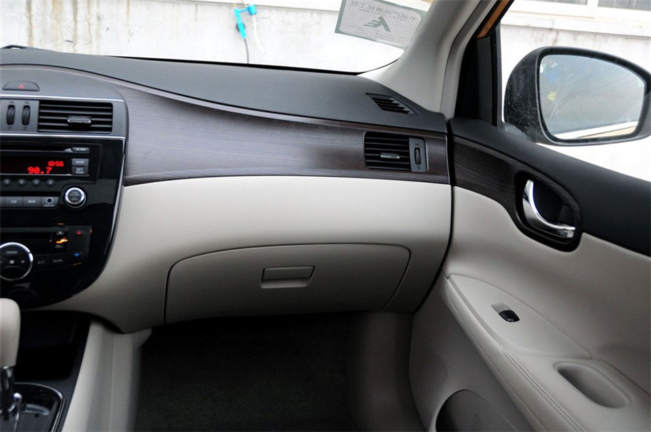 2011款 1.6L CVT 豪华型 内饰
