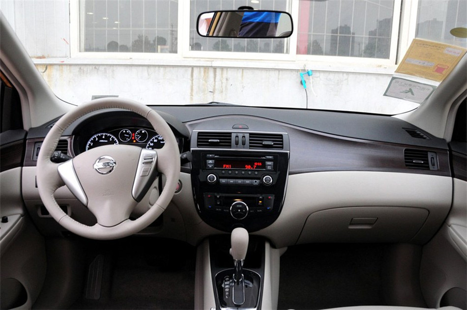 2011款 1.6L CVT 豪华型 内饰