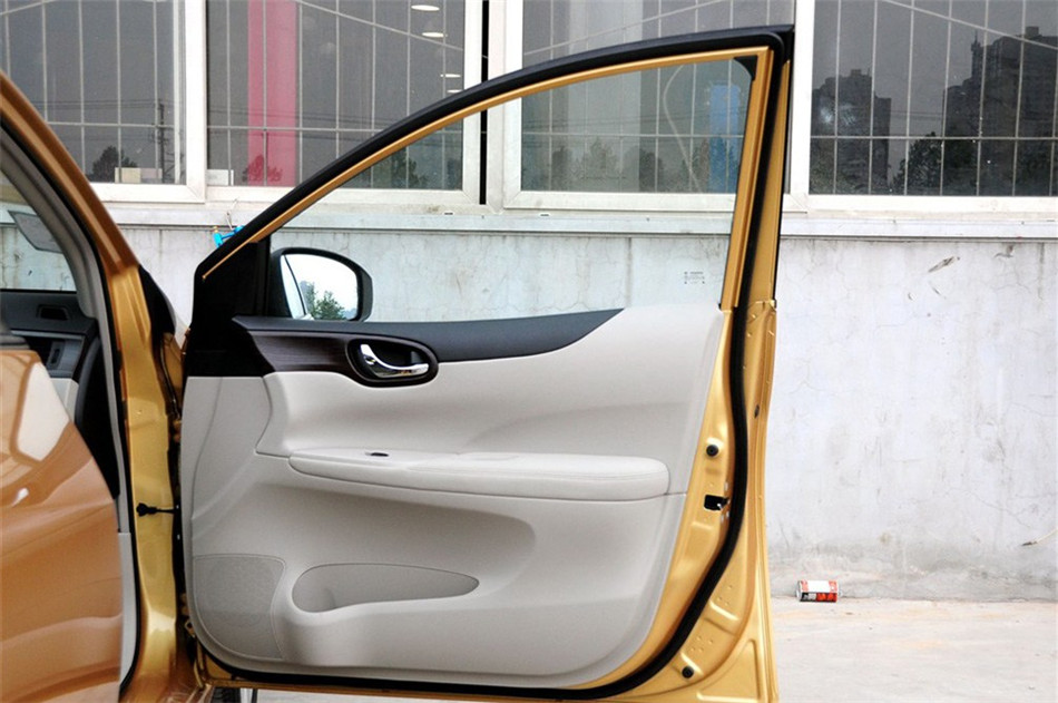 2011款 1.6L CVT 豪华型 座椅空间