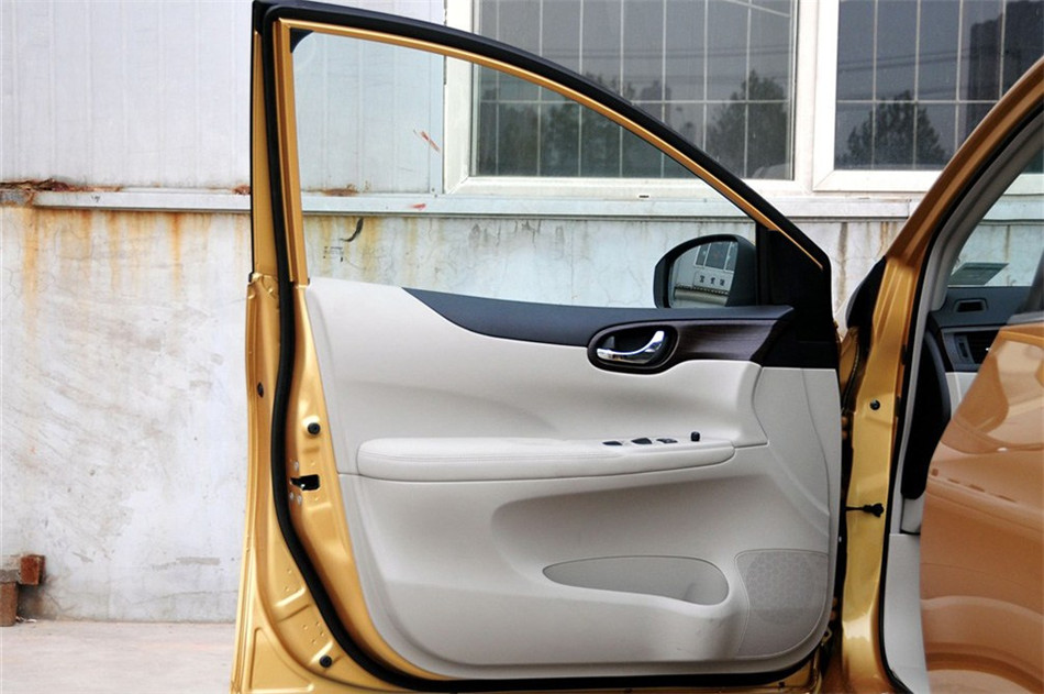 2011款 1.6L CVT 豪华型 座椅空间