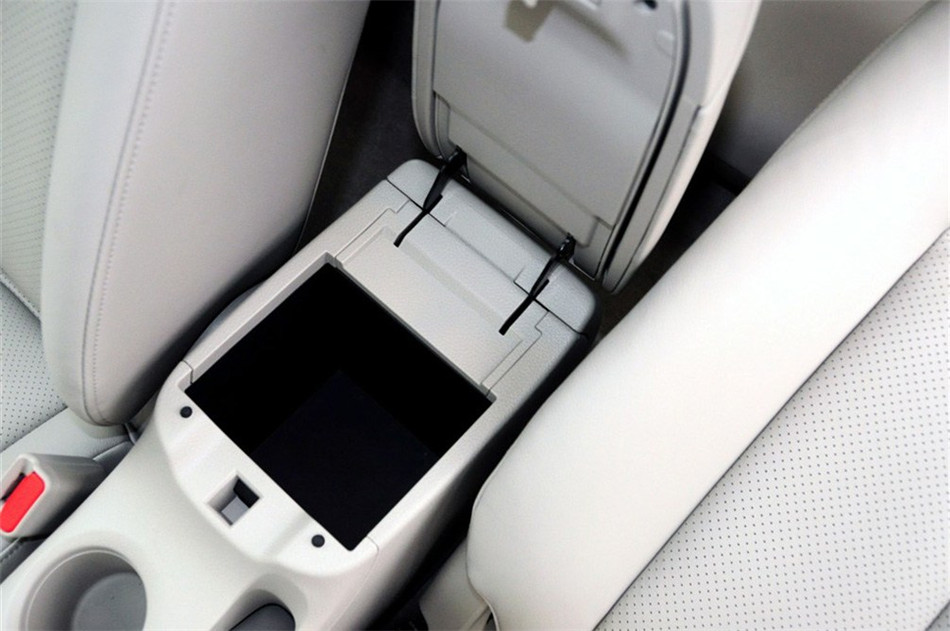 2011款 1.6L CVT 豪华型 座椅空间