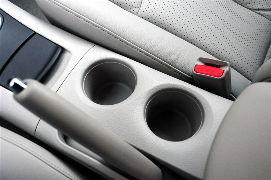 2011款 1.6L CVT 豪华型 座椅空间