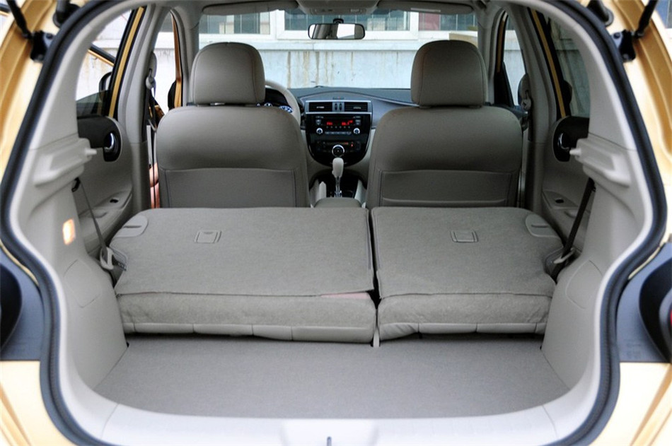 2011款 1.6L CVT 豪华型 座椅空间