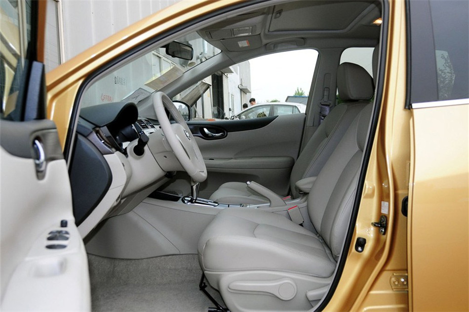 2011款 1.6L CVT 豪华型 座椅空间