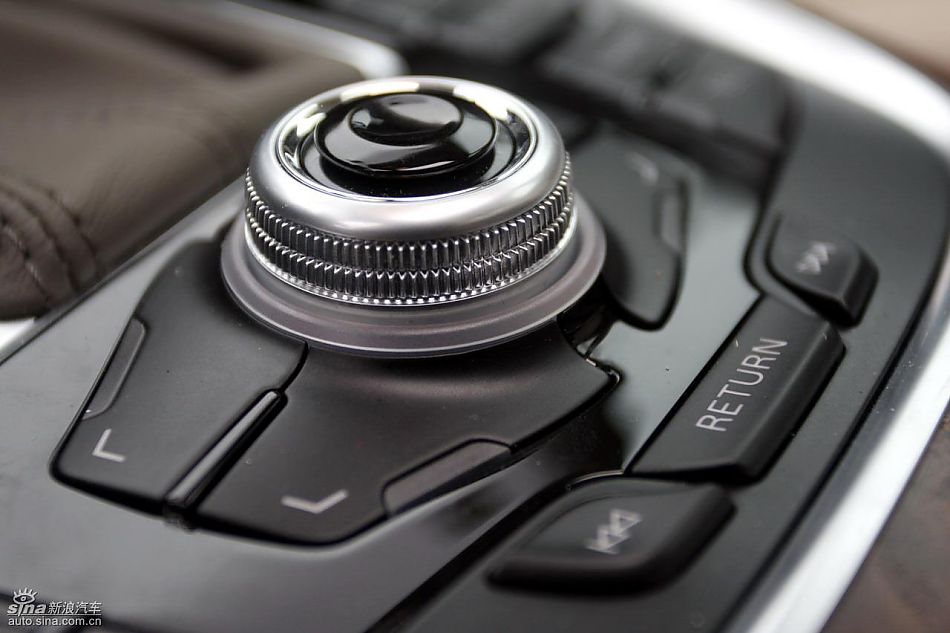 进口奥迪Q5内饰实拍图