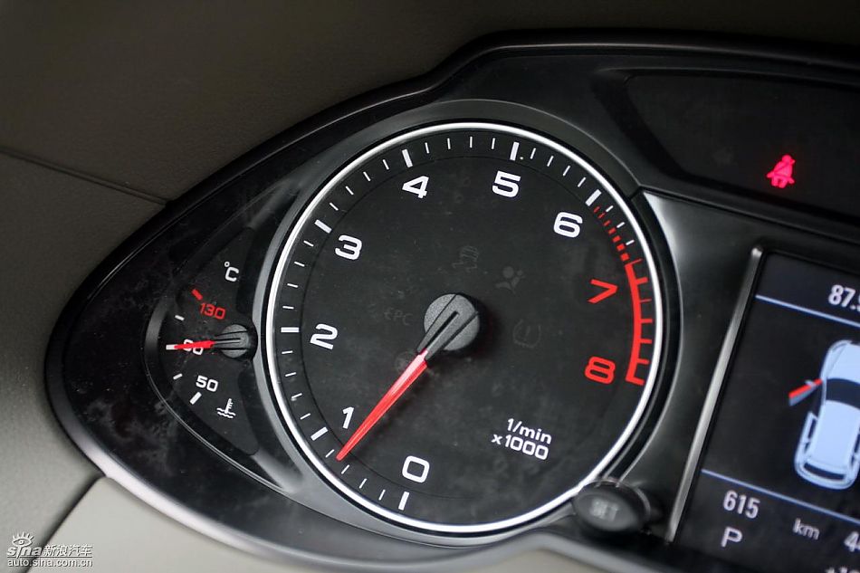 进口奥迪Q5内饰实拍图