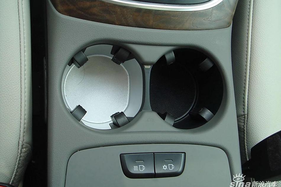 图片为一汽大众国产奥迪Q5 2.0T版车型到店实拍