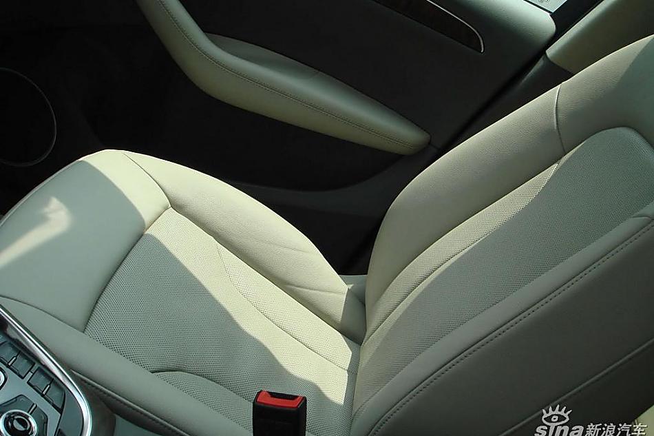 图片为一汽大众国产奥迪Q5 2.0T版车型到店实拍