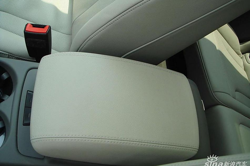 图片为一汽大众国产奥迪Q5 2.0T版车型到店实拍