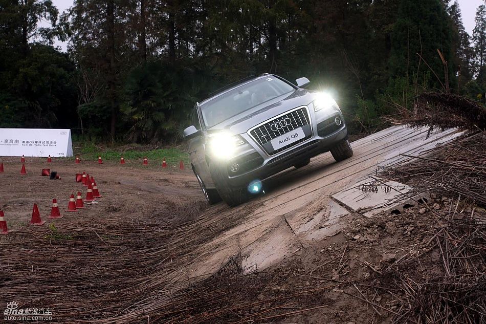 新浪汽车试驾进口奥迪Q5