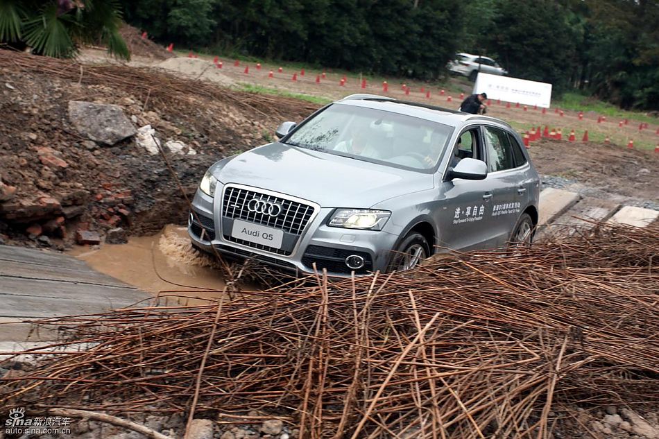 新浪汽车试驾进口奥迪Q5