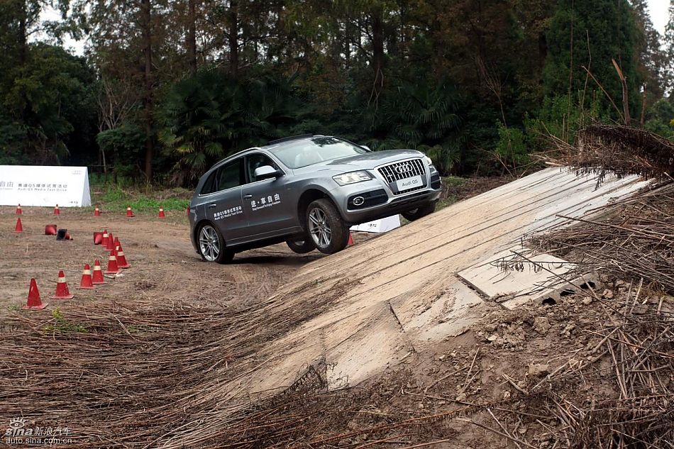 新浪汽车试驾进口奥迪Q5