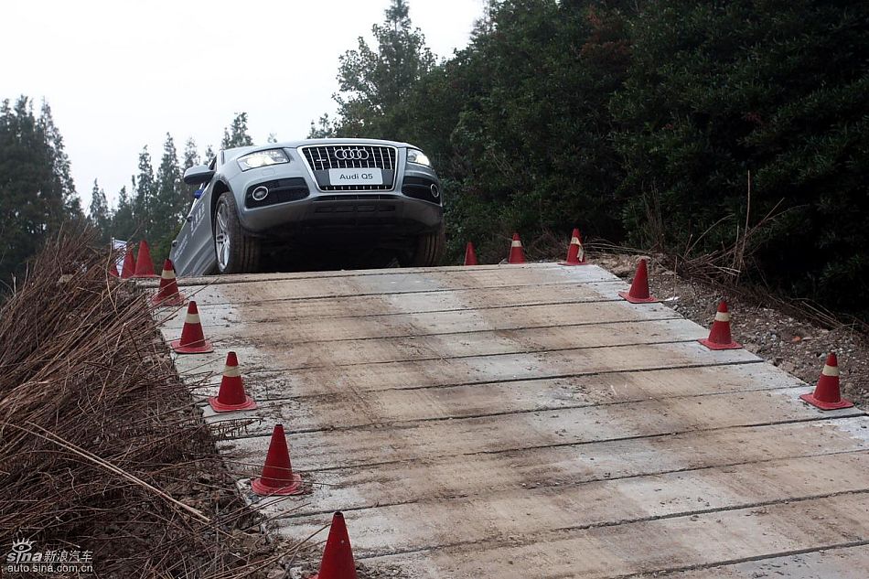 新浪汽车试驾进口奥迪Q5