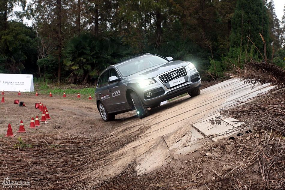 新浪汽车试驾进口奥迪Q5
