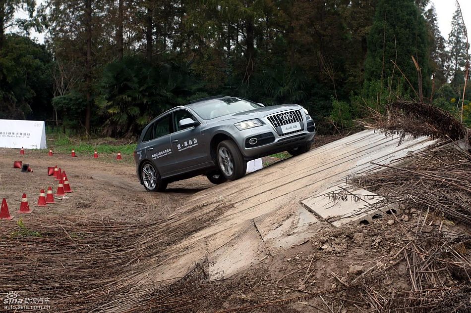新浪汽车试驾进口奥迪Q5