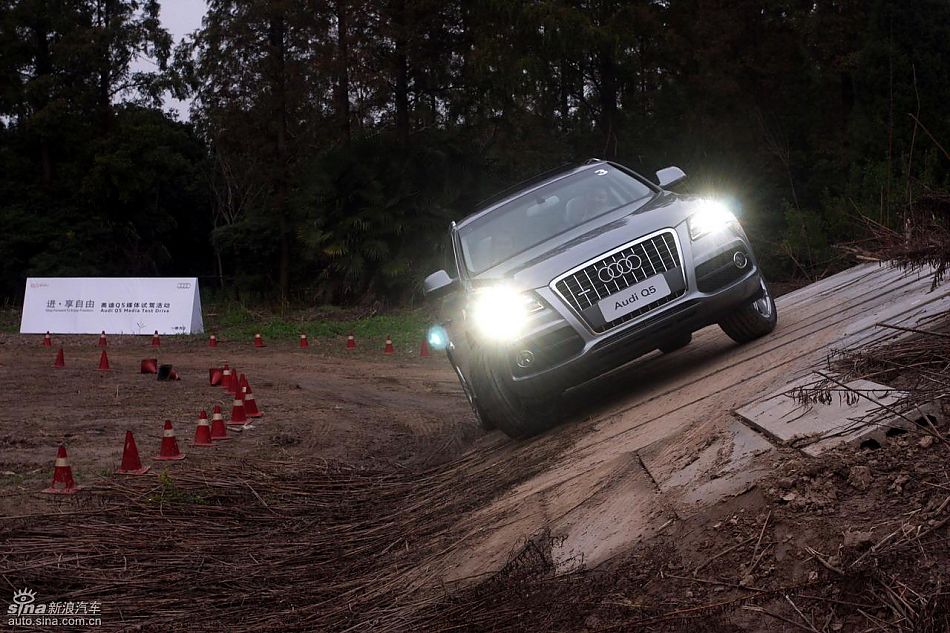 新浪汽车试驾进口奥迪Q5