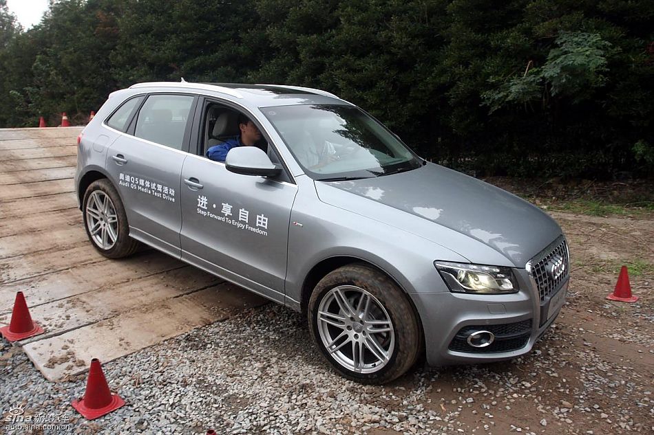 新浪汽车试驾进口奥迪Q5