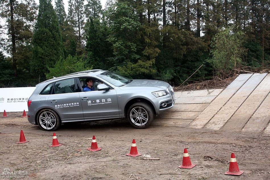 新浪汽车试驾进口奥迪Q5
