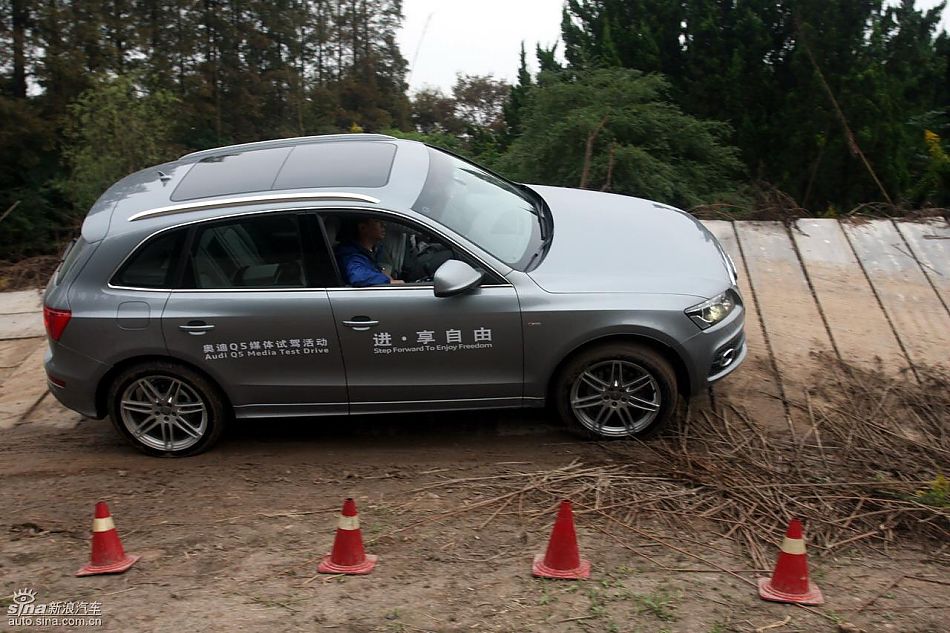 新浪汽车试驾进口奥迪Q5