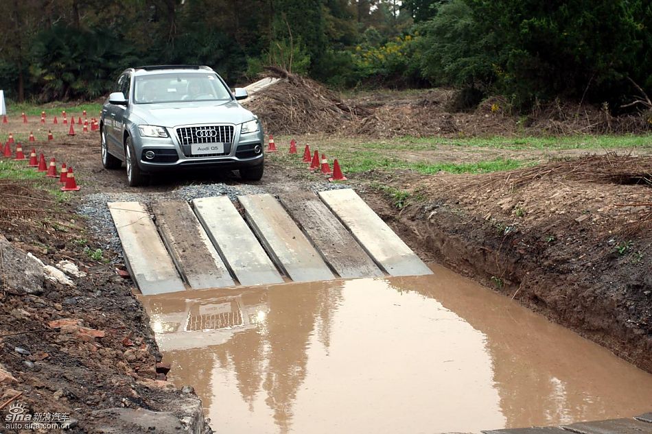 新浪汽车试驾进口奥迪Q5