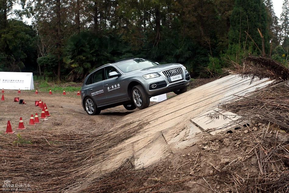 新浪汽车试驾进口奥迪Q5