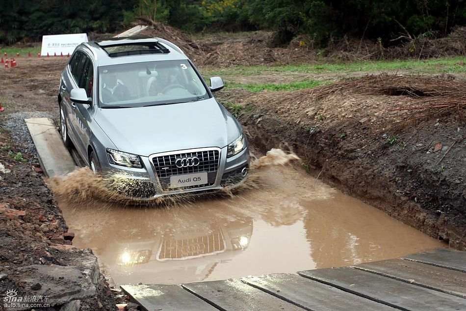 新浪汽车试驾进口奥迪Q5