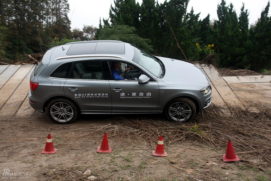 新浪汽车试驾进口奥迪Q5