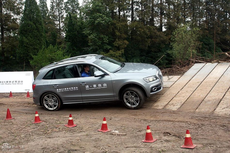 新浪汽车试驾进口奥迪Q5