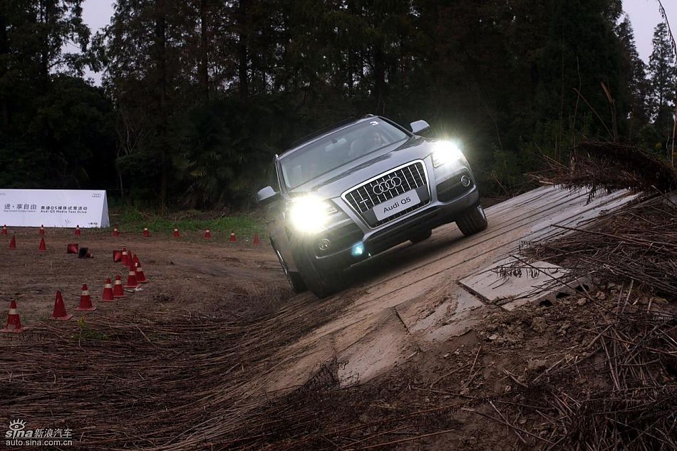 新浪汽车试驾进口奥迪Q5