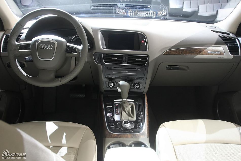 奥迪Q5上市现场图