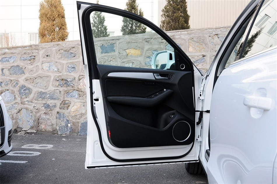 2013款 45 TFSI quattro 运动型 座椅空间